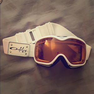 Oakley white women’s ski goggles
